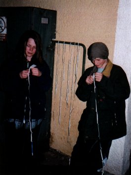 Vítězové trhají papírek